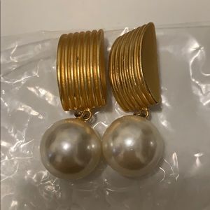 Vintage pearl earrings (clip)
